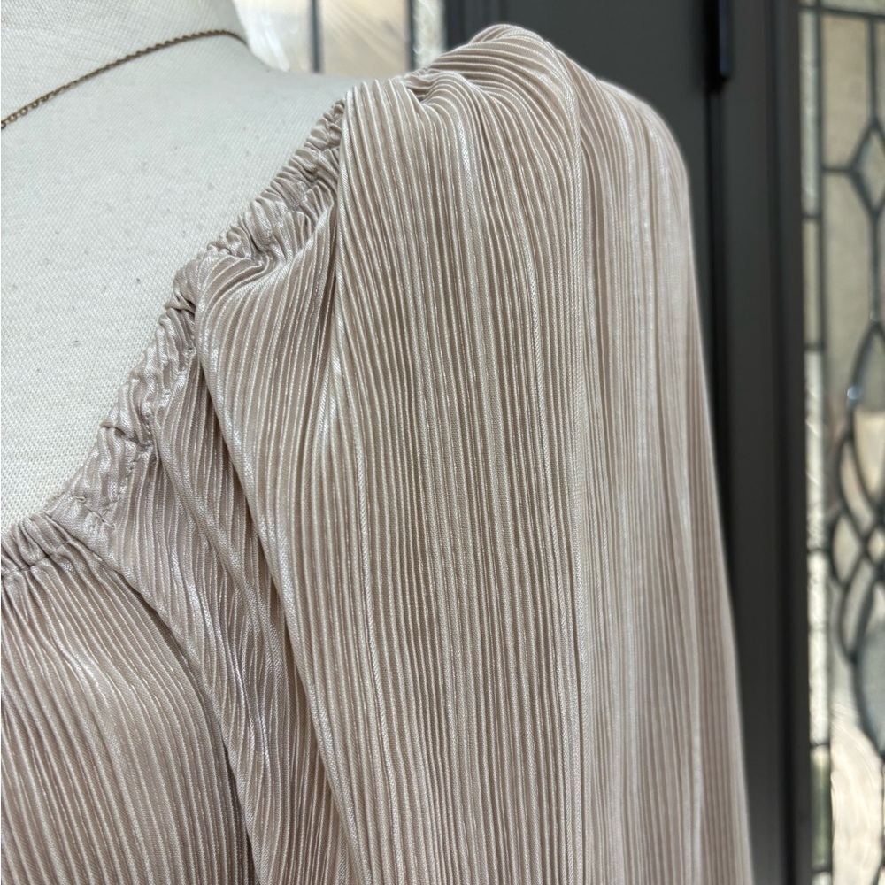 ASTR The Label Ziva Plisse Long Sleeve Pleated Peplum Coquette Blouse | Size M - Picture 3 of 11